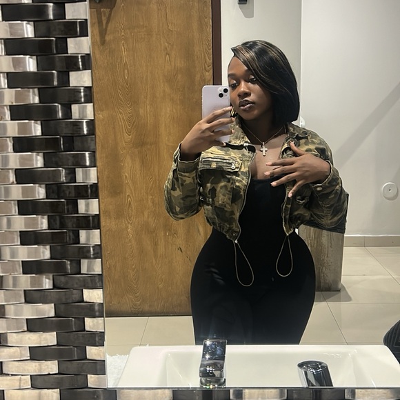 Meet your Posher, Britny - Picture 2 of 2